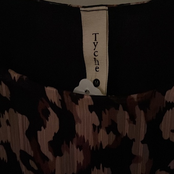 New never worn. Pink and black print beautiful top with adjustable straps - Picture 3 of 6